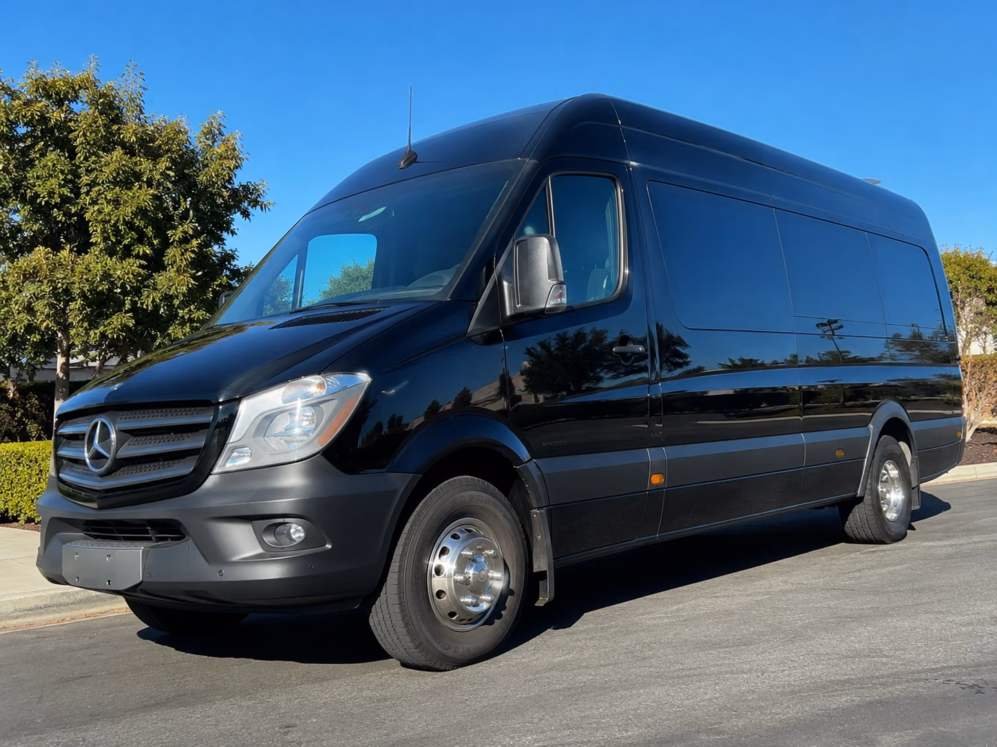 sioux falls 10 passenger sprinter van